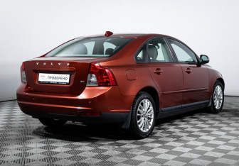 Подержанный автомобиль Volvo S40 2010 года (5 фото)