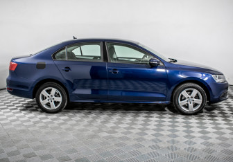 Подержанный автомобиль Volkswagen Jetta Sedan 2012 года (4 фото)