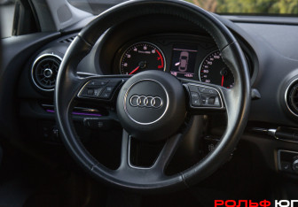 Подержанный автомобиль Audi A3 Sedan 2018 года (13 фото)