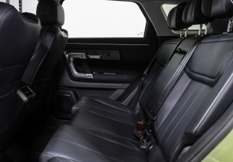 Подержанный автомобиль Jaecoo J7 2024 года (10 фото)