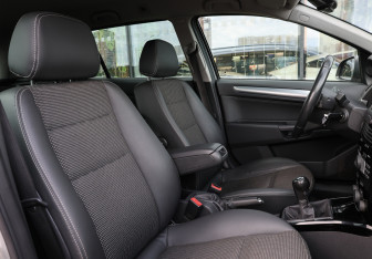 Подержанный автомобиль Opel Astra Wagon 2013 года (11 фото)