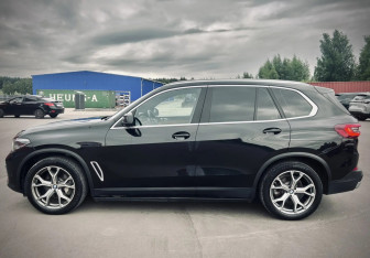 Подержанный автомобиль BMW X5 2021 года (8 фото)
