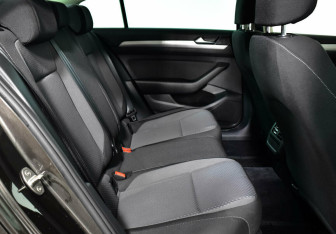 Подержанный автомобиль Volkswagen Passat Sedan 2016 года (8 фото)