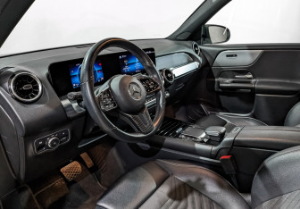 Подержанный автомобиль Mercedes-Benz GLB 2020 года (15 фото)
