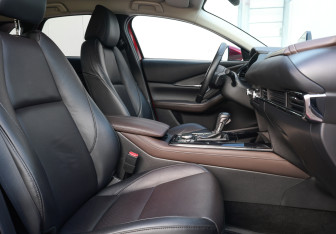 Подержанный автомобиль Mazda CX-30 2021 года (10 фото)