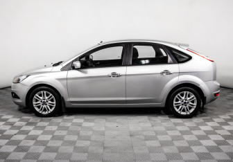Подержанный автомобиль Ford Focus Hatchback 2011 года (9 фото)
