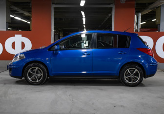Подержанный автомобиль Nissan Tiida Hatchback 2007 года (8 фото)
