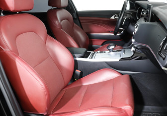 Подержанный автомобиль Kia Stinger 2023 года (14 фото)