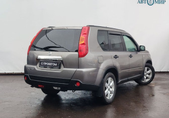 Подержанный автомобиль Nissan X-Trail 2007 года (8 фото)