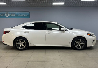 Подержанный автомобиль Lexus ES 2016 года (4 фото)