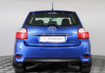 Подержанный автомобиль Toyota Auris Hatchback 2011 года (9 фото)