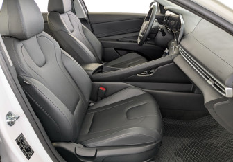 Подержанный автомобиль Hyundai Elantra Sedan 2023 года (24 фото)