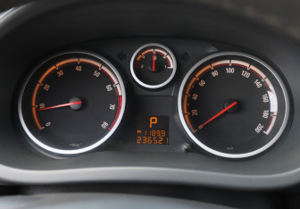 Подержанный автомобиль Opel Corsa 2007 года (11 фото)