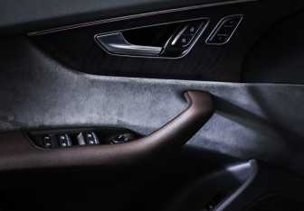 Подержанный автомобиль Audi Q8 2020 года (20 фото)