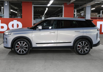 Подержанный автомобиль Jaecoo J7 2023 года (8 фото)