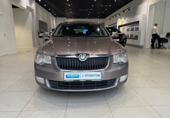 Подержанный автомобиль Skoda Superb Wagon 2012 года (2 фото)