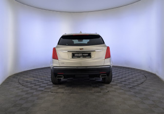 Подержанный автомобиль Cadillac XT5 2016 года (6 фото)