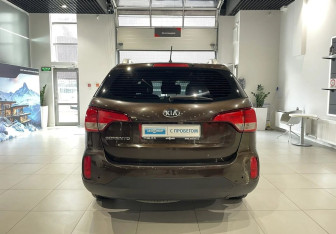 Подержанный автомобиль Kia Sorento 2015 года (5 фото)