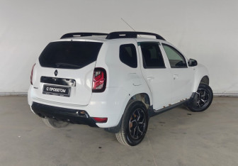 Подержанный автомобиль Renault Duster 2017 года (5 фото)