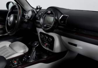Подержанный автомобиль MINI Clubman Wagon 2017 года (9 фото)