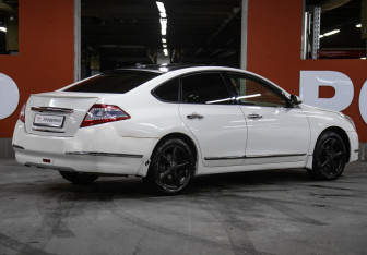 Подержанный автомобиль Nissan Teana 2012 года (5 фото)
