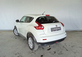Подержанный автомобиль Nissan Juke 2011 года (4 фото)