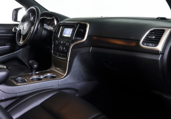 Подержанный автомобиль Jeep Grand Cherokee 2013 года (10 фото)