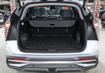 Подержанный автомобиль Geely Atlas 2024 года (10 фото)
