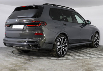 Новый BMW X7 2025 (2 фото)