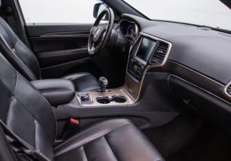 Подержанный автомобиль Jeep Grand Cherokee 2014 года (9 фото)