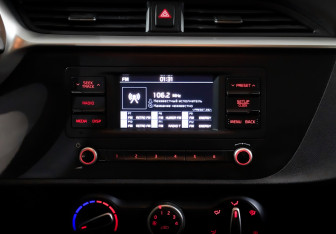 Подержанный автомобиль Kia Rio Hatchback 2021 года (14 фото)