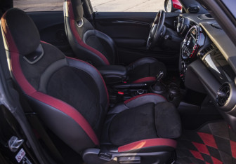 Подержанный автомобиль MINI Hatch 2018 года (13 фото)