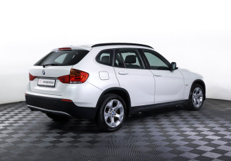Подержанный автомобиль BMW X1 2011 года (5 фото)