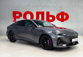 Подержанный автомобиль Changan UNI-V 2023 года (3 фото)