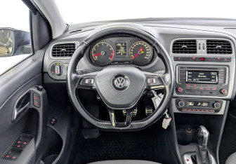 Подержанный автомобиль Volkswagen Polo Sedan 2016 года (21 фото)