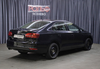 Подержанный автомобиль Volkswagen Jetta Sedan 2012 года (5 фото)