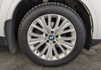 Подержанный автомобиль BMW X5 2015 года (12 фото)