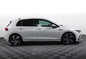 Подержанный автомобиль Volkswagen Golf GTI Hatchback 2021 года (4 фото)