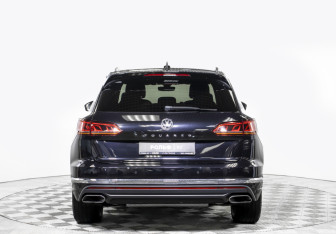 Подержанный автомобиль Volkswagen Touareg 2020 года (6 фото)