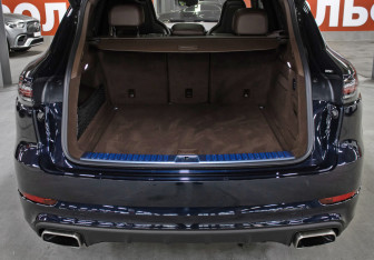 Подержанный автомобиль Porsche Cayenne 2019 года (10 фото)