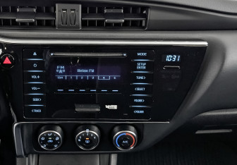 Подержанный автомобиль Toyota Corolla Sedan 2017 года (17 фото)