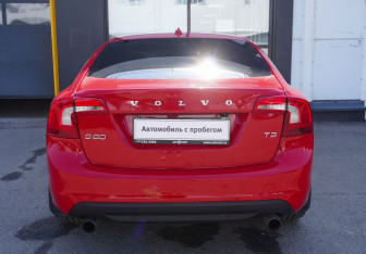 Подержанный автомобиль Volvo S60 2012 года (6 фото)