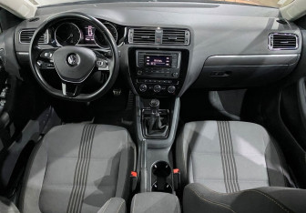 Подержанный автомобиль Volkswagen Jetta Sedan 2016 года (9 фото)