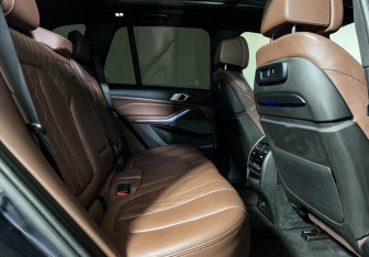 Подержанный автомобиль BMW X5 2020 года (14 фото)