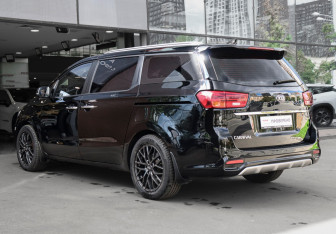 Подержанный автомобиль Kia Carnival 2020 года (7 фото)