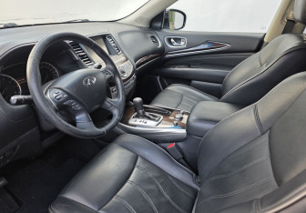 Подержанный автомобиль Infiniti QX60 2015 года (9 фото)