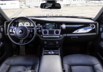 Подержанный автомобиль Rolls-Royce Ghost 2010 года (26 фото)