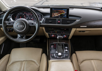 Подержанный автомобиль Audi A7 2013 года (14 фото)