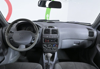 Подержанный автомобиль Hyundai Accent Sedan 2009 года (8 фото)