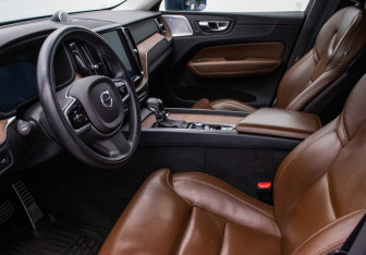 Подержанный автомобиль Volvo XC60 2018 года (10 фото)